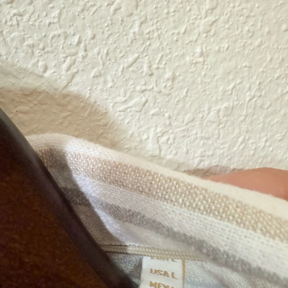 Stylish White Striped Men's Button Down Shirt - Picture 3 of 6